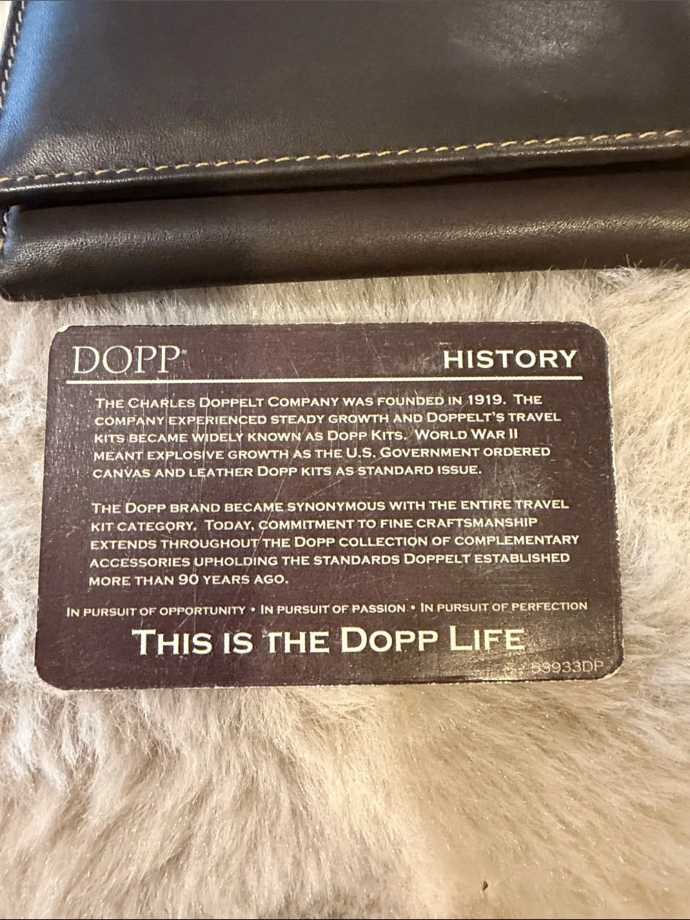 Dopp Brown Leather Card & Key Holder with Contrast Stitching